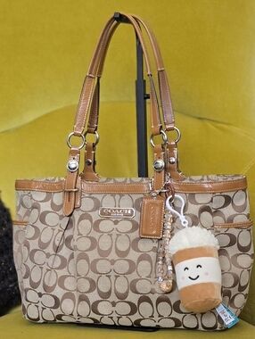 Coach Signature Gallery Tote In Camel (F15146)